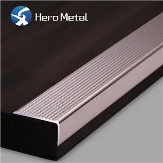 Aluminijasta obroba za nos stopnic