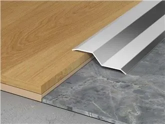 Kovinski talni prehodni trak