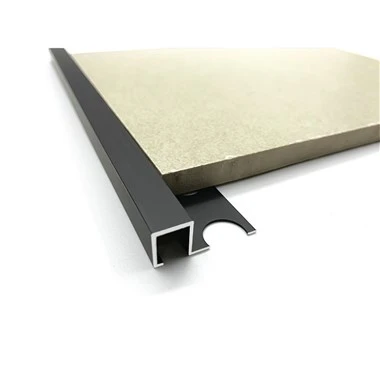 Aluminijasta ploščica kvadratne oblike